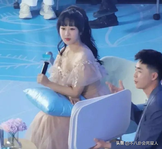 古装女星施法姿势，关晓彤是“五毛钱特效”，杨幂被赞演技爆棚！_腾讯新闻