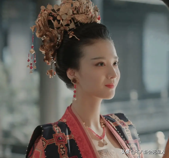 古装女星施法姿势，关晓彤是“五毛钱特效”，杨幂被赞演技爆棚！_腾讯新闻