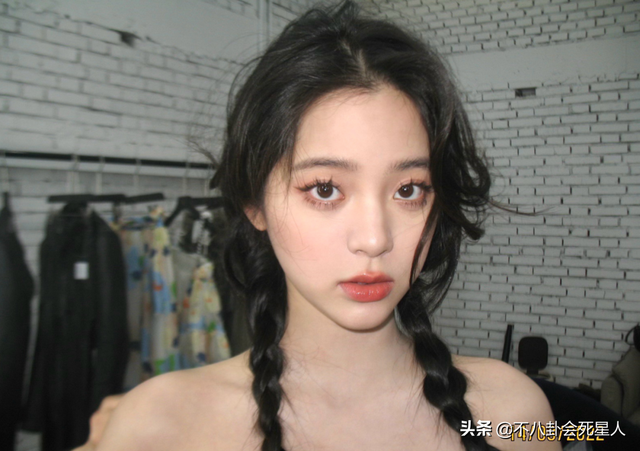 古装女星施法姿势，关晓彤是“五毛钱特效”，杨幂被赞演技爆棚！_腾讯新闻